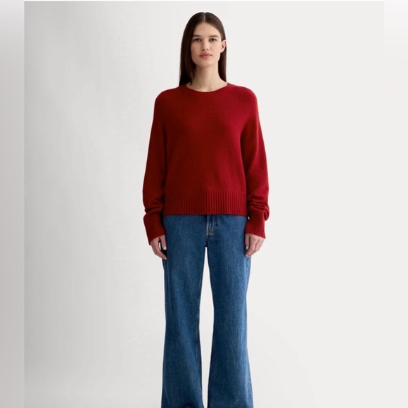 Everlane The Boxy Cashmere Crew in Berry Red Size Medium - Picture 2 of 6